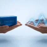 Deux mains présentent un bloc solide pour le taux fixe et une onde lumineuse dynamique pour le taux variable.
